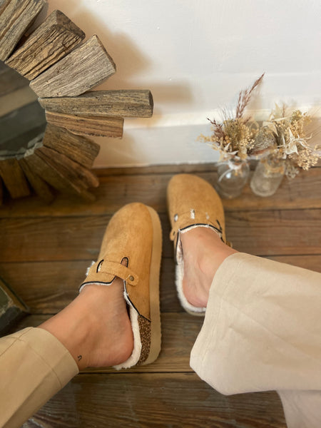 Chaussures claquettes - style UGG