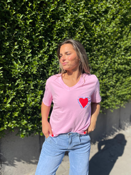 T-shirt rose - LOVE IS A KISS ON THE FOREHEAD