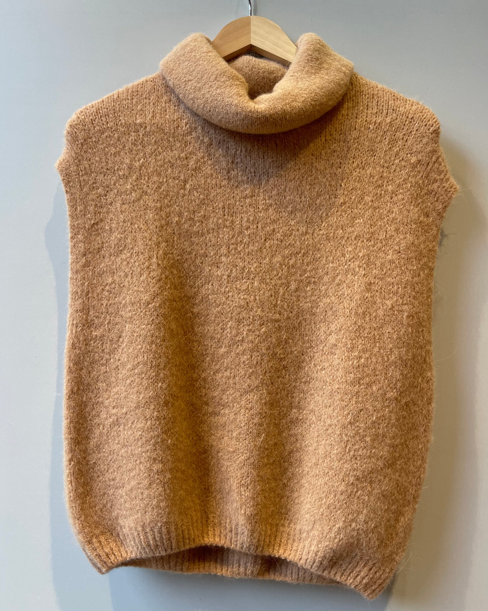 Pull sans manches col roulé camel - RORY