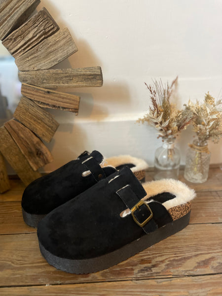 Chaussures claquettes - style UGG