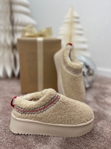 Chaussures bouclettes - style UGG