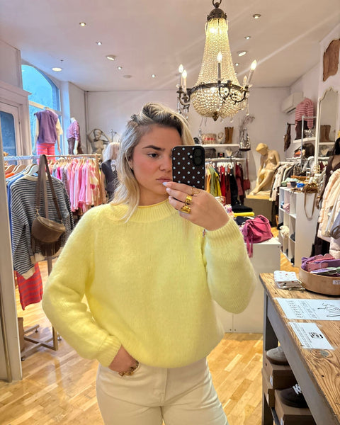 Yellow sweater - DAPHNEA
