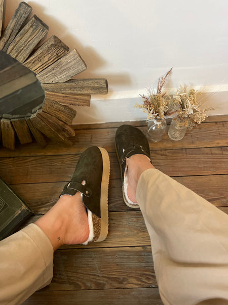 Chaussures claquettes - style UGG
