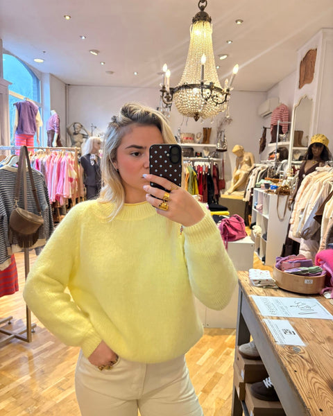 Yellow sweater - DAPHNEA