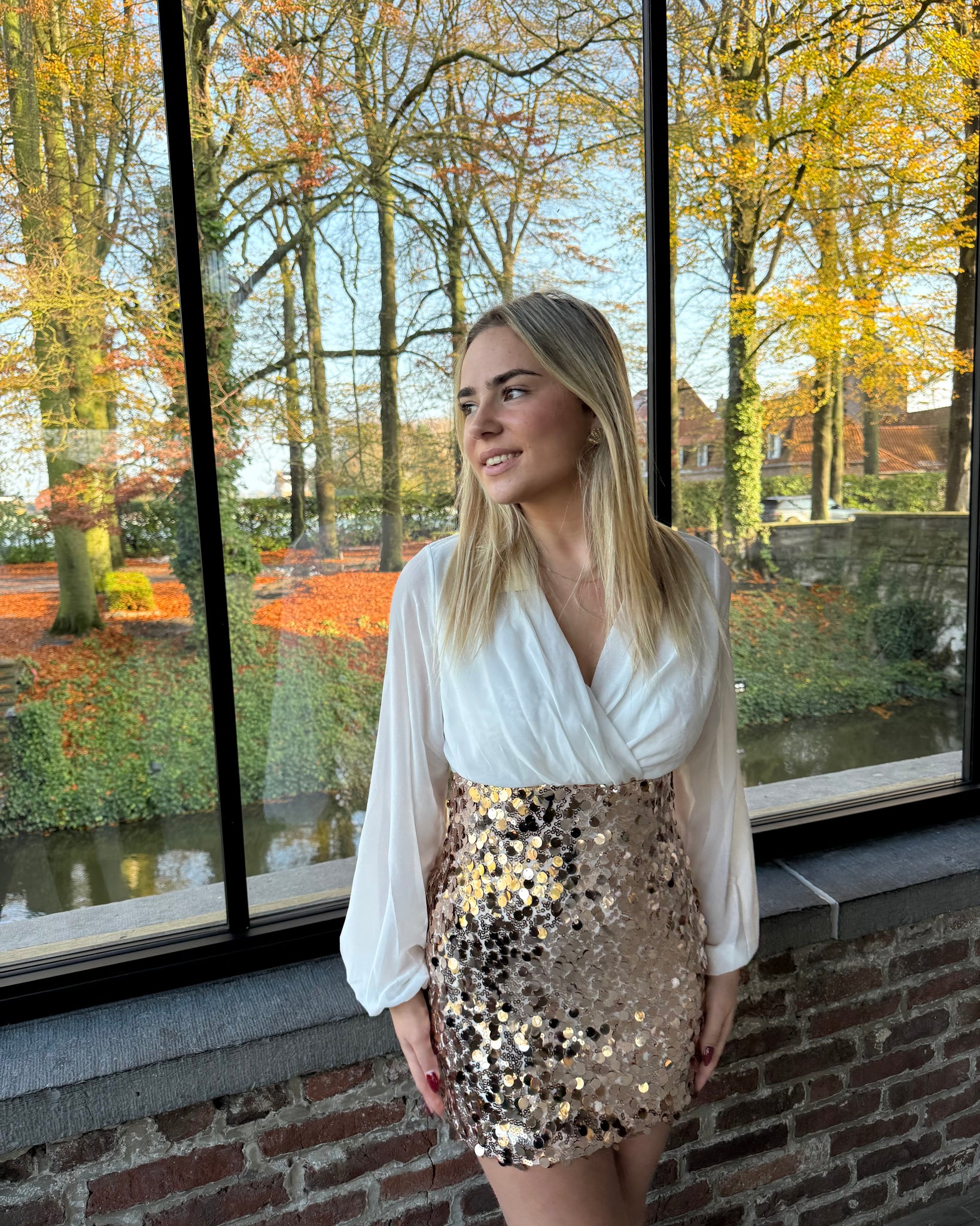 Robe blanche/doré - SEQUINS